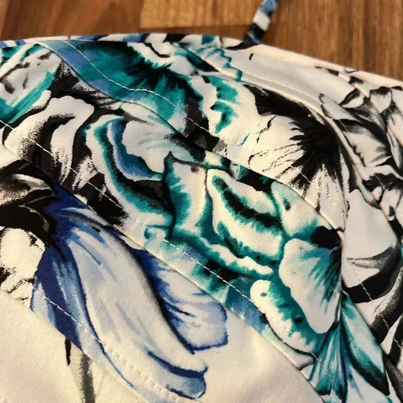 Gorgeous bustier - Picture 3 of 6